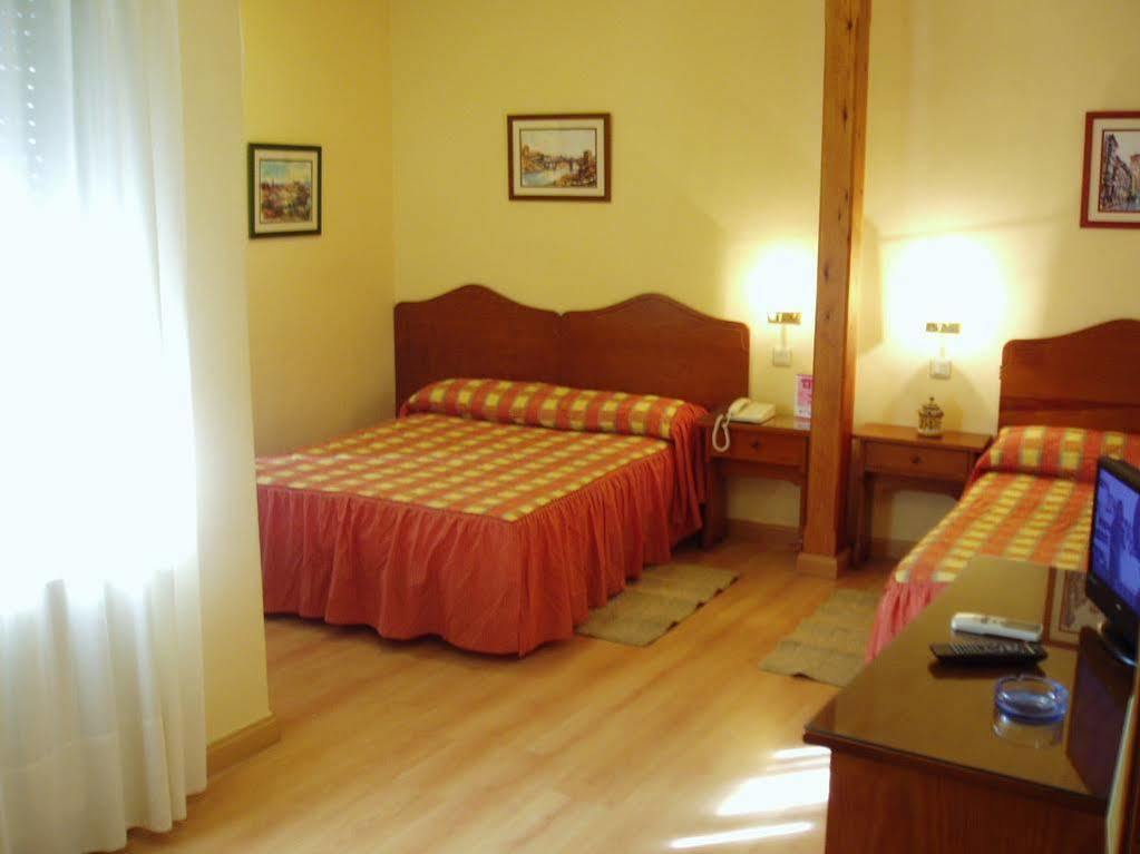 Hostal Santo Tome Toledo Eksteriør bilde